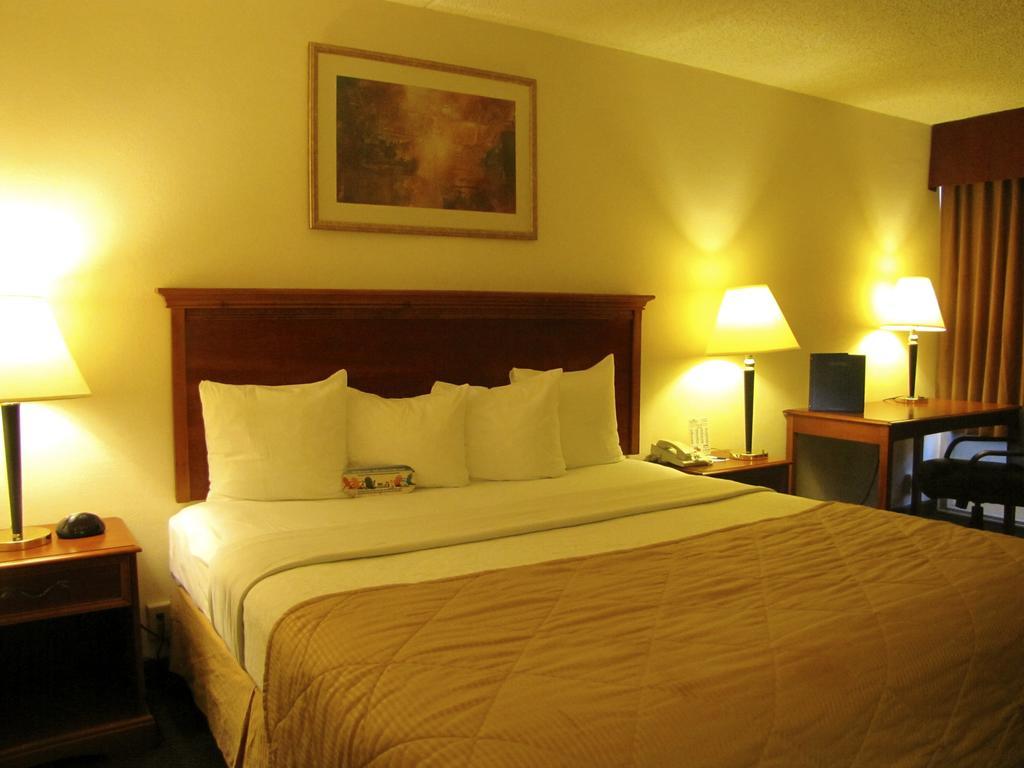 Baymont Inn & Suites Clearwater Habitación foto